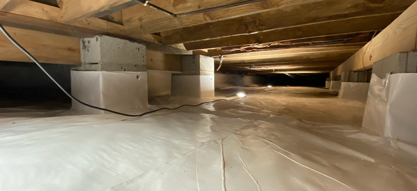 Encapsulated clean crawlspace